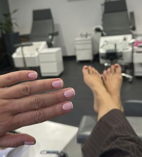 Paulina Sykut feet photo thumbnail