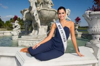 Paulina Vega feet photo 1