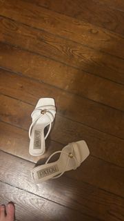 Pauline Chalamet feet photo 17