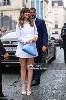 Pauline Chalamet feet photo 13