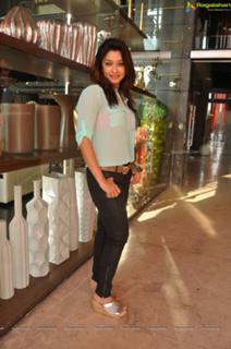 Payal Ghosh feet photo 11