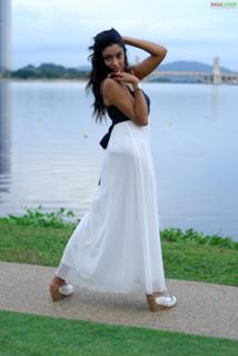 Payal Ghosh feet photo 17