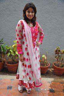 Payal Ghosh feet photo 10