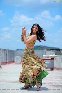 Payal Rajput feet photo 8