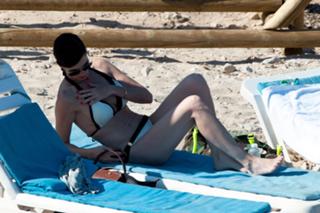 Paz Vega feet photo thumbnail