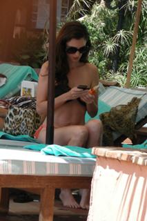 Paz Vega feet photo thumbnail