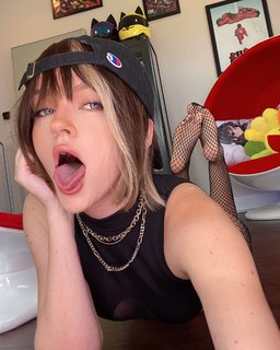 PeachJars feet photo thumbnail