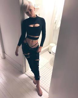 PeachJars feet photo thumbnail