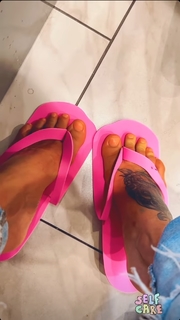 Pearl Gonzalez feet photo 9