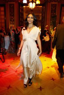Pegah Ferydoni feet photo 16