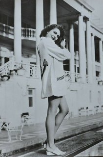 Peggie Castle feet photo 12
