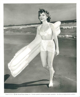 Peggie Castle feet photo 17