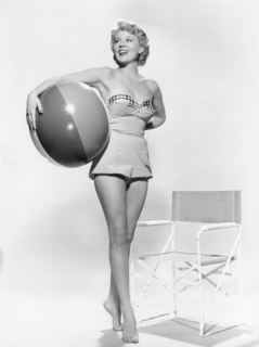 Peggie Castle feet photo 12