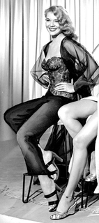 Peggie Castle feet photo 8