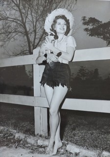 Peggie Castle feet photo 15