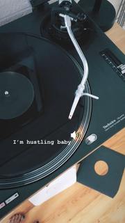 Peggy Gou feet photo thumbnail