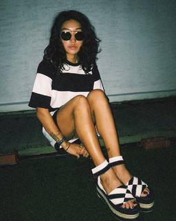 Peggy Gou feet photo thumbnail