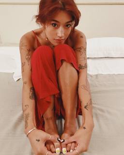 Peggy Gou feet photo thumbnail