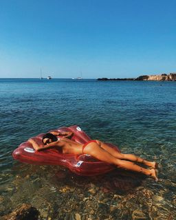 Peggy Gou feet photo thumbnail