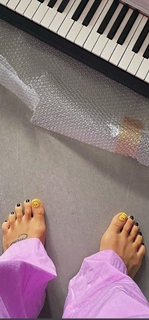 Peggy Gou feet photo thumbnail