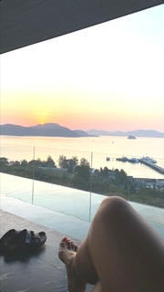 Peggy Gou feet photo thumbnail