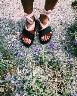 Peggy Gou feet photo thumbnail