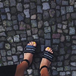 Peggy Gou feet photo thumbnail