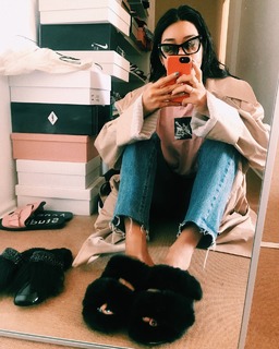 Peggy Gou feet photo thumbnail