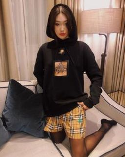 Peggy Gou feet photo thumbnail