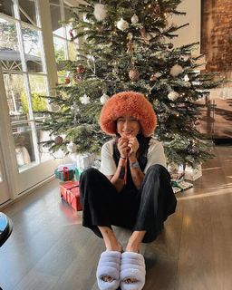 Peggy Gou feet photo thumbnail