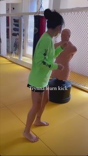 Peggy Gou feet photo thumbnail