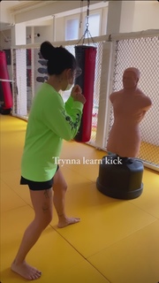 Peggy Gou feet photo thumbnail