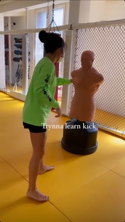 Peggy Gou feet photo thumbnail