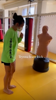 Peggy Gou feet photo thumbnail