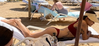 Peggy Gou feet photo thumbnail