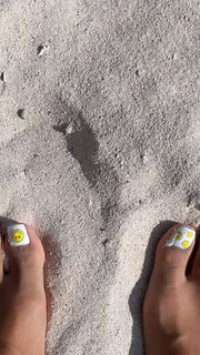 Peggy Gou feet photo thumbnail