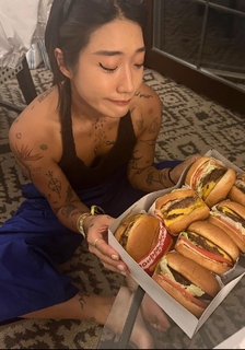 Peggy Gou feet photo thumbnail