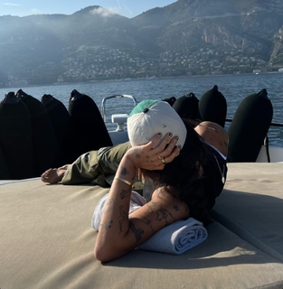 Peggy Gou feet photo thumbnail