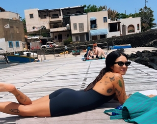 Peggy Gou feet photo thumbnail