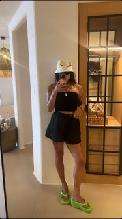 Peggy Gou feet photo thumbnail