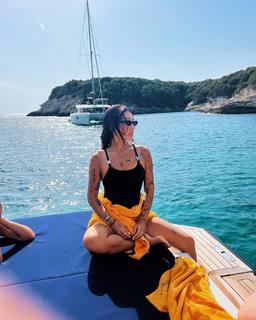 Peggy Gou feet photo thumbnail