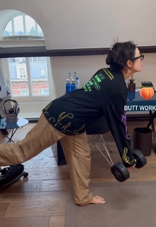 Peggy Gou feet photo thumbnail