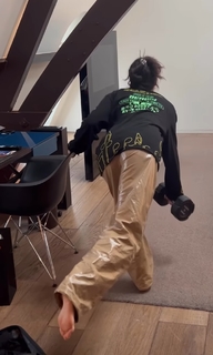 Peggy Gou feet photo thumbnail