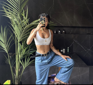 Peggy Gou feet photo thumbnail