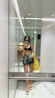 Peggy Gou feet photo thumbnail