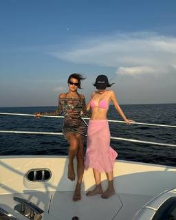 Peggy Gou feet photo thumbnail