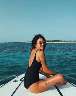 Peggy Gou feet photo thumbnail