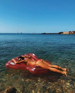Peggy Gou feet photo thumbnail