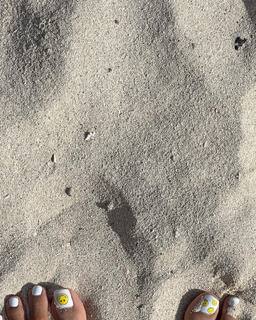 Peggy Gou feet photo thumbnail