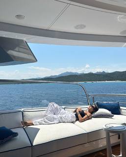 Peggy Gou feet photo thumbnail